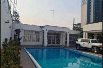 Parcelle  vendre  Gombe avec une grande maison